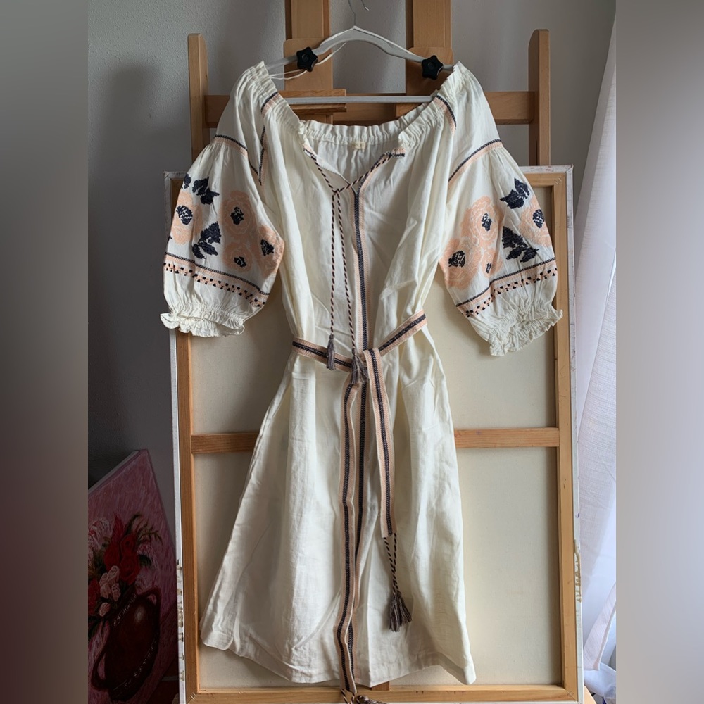 OYSHO embroidered light cream colored dress with belt